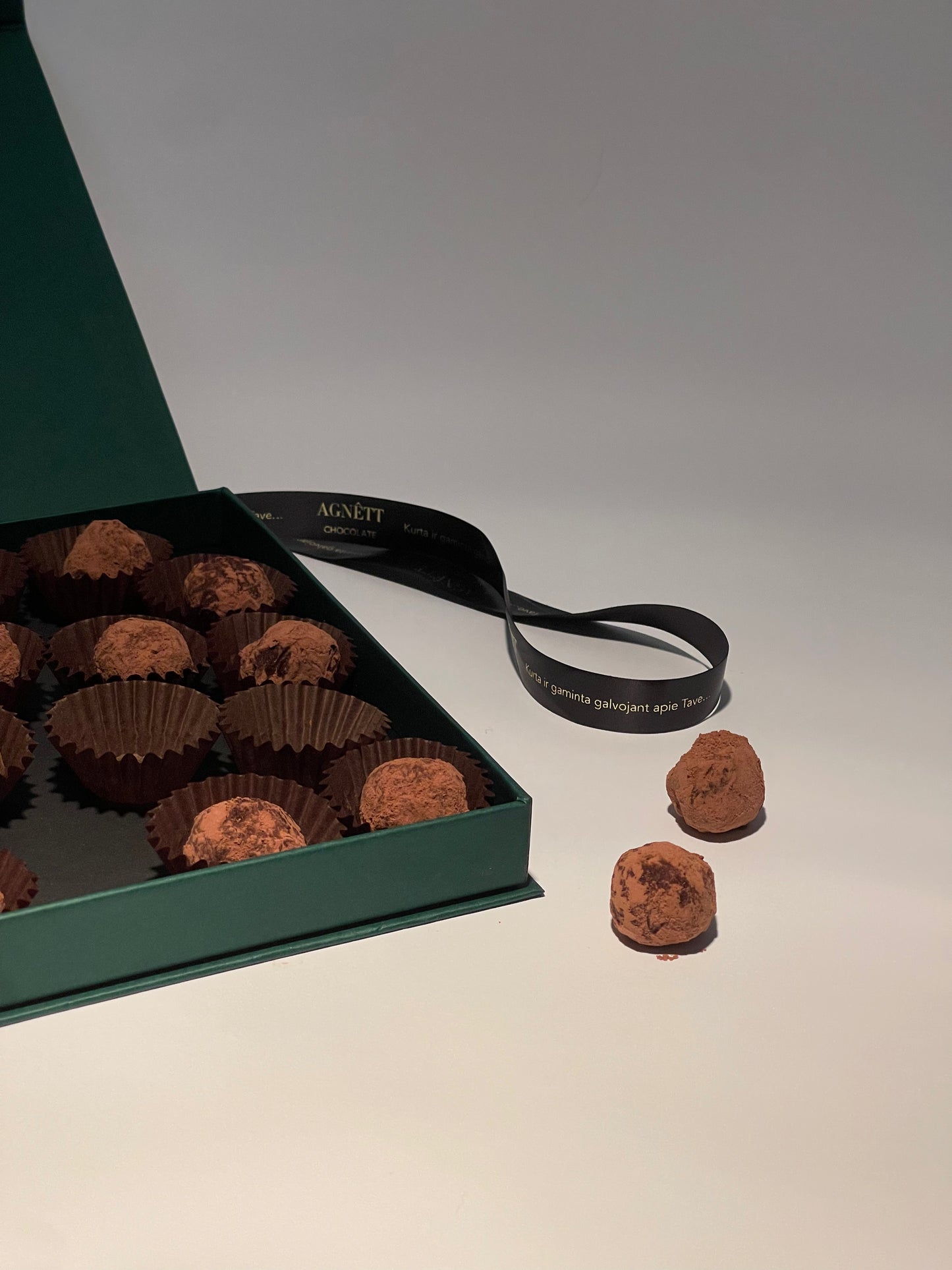 16 Gourmet Dark Chocolate Truffles with Porcini Mushrooms