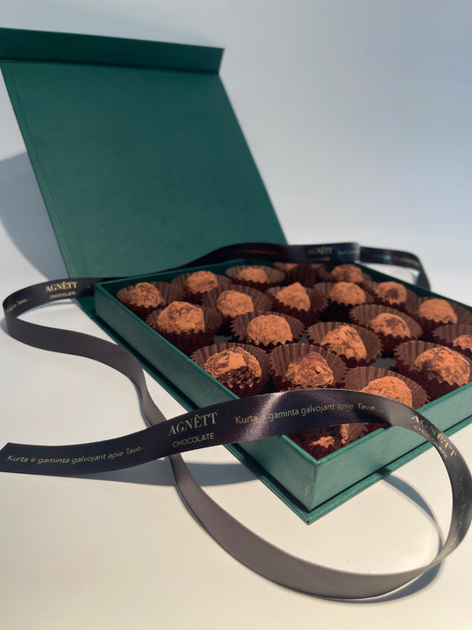 RIBOTAS LEIDIMAS. 16 gurmaniški juodo šokolado triufeliai su baravykais