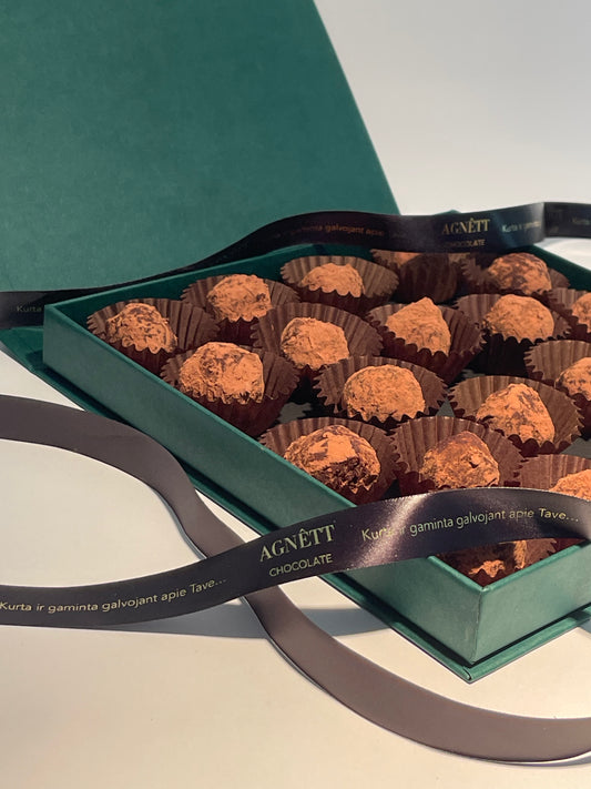 RIBOTAS LEIDIMAS. 16 gurmaniški juodo šokolado triufeliai su baravykais